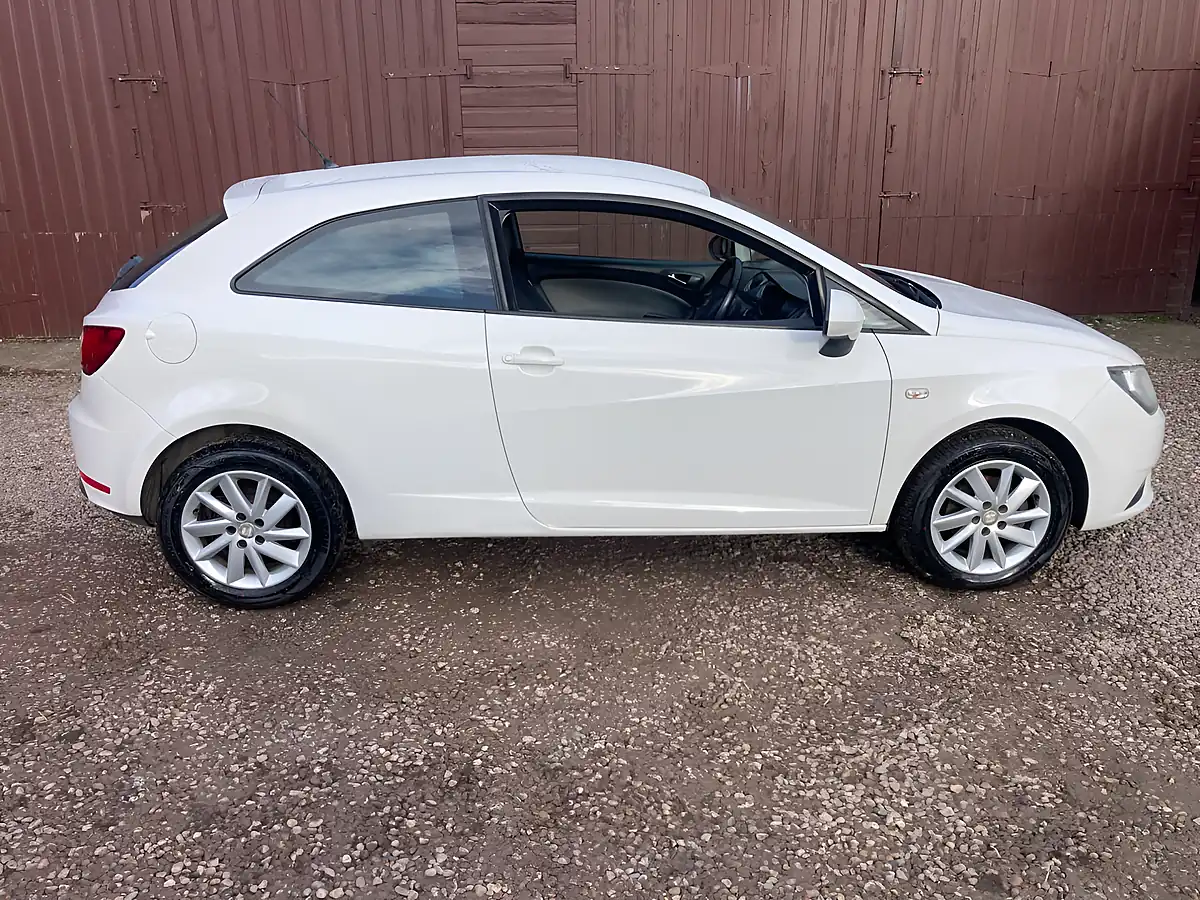 Used 2012 SEAT Ibiza Se White - Interior and Exterior details 5