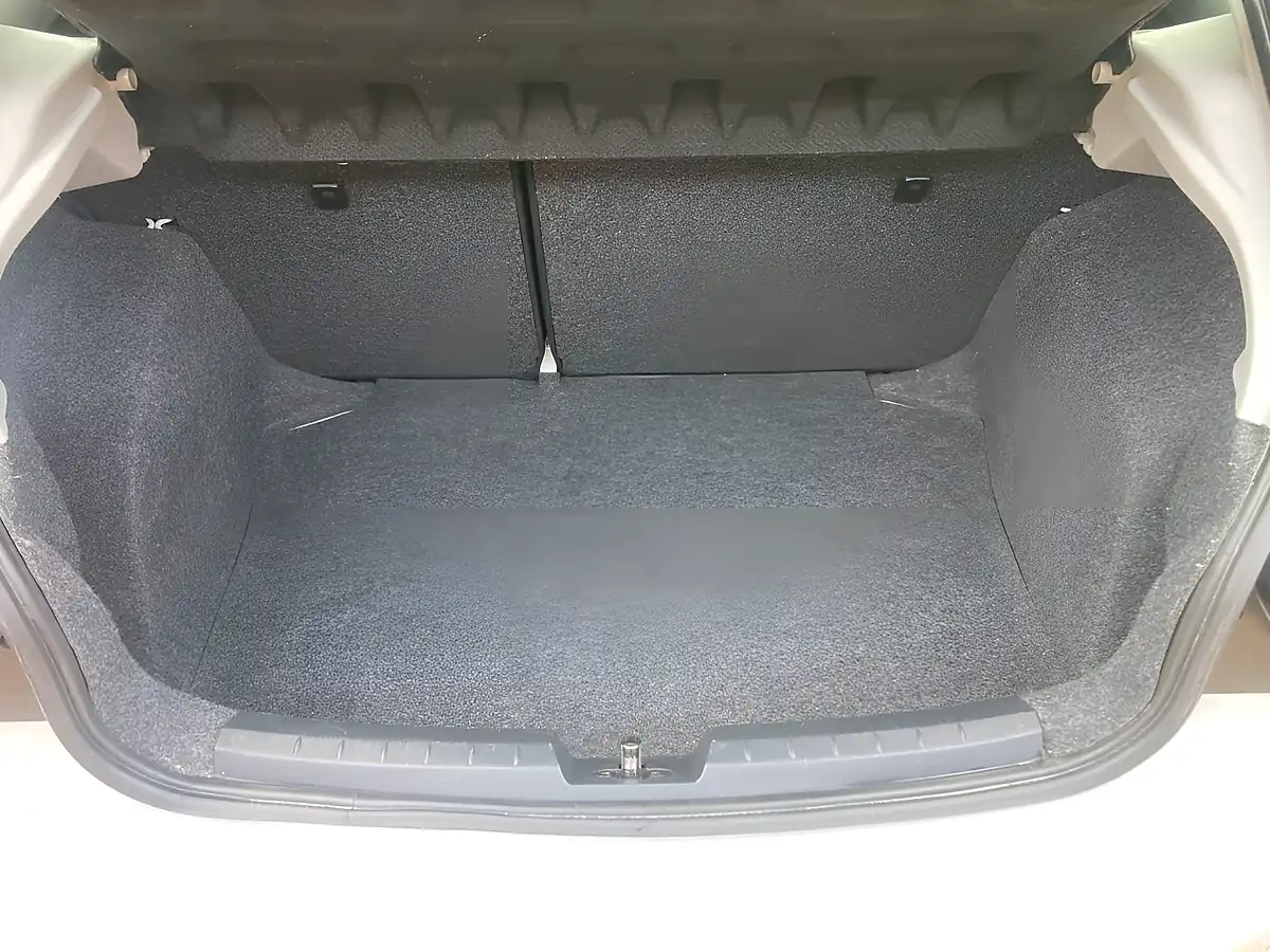 Used 2012 SEAT Ibiza Se White - Interior and Exterior details 8