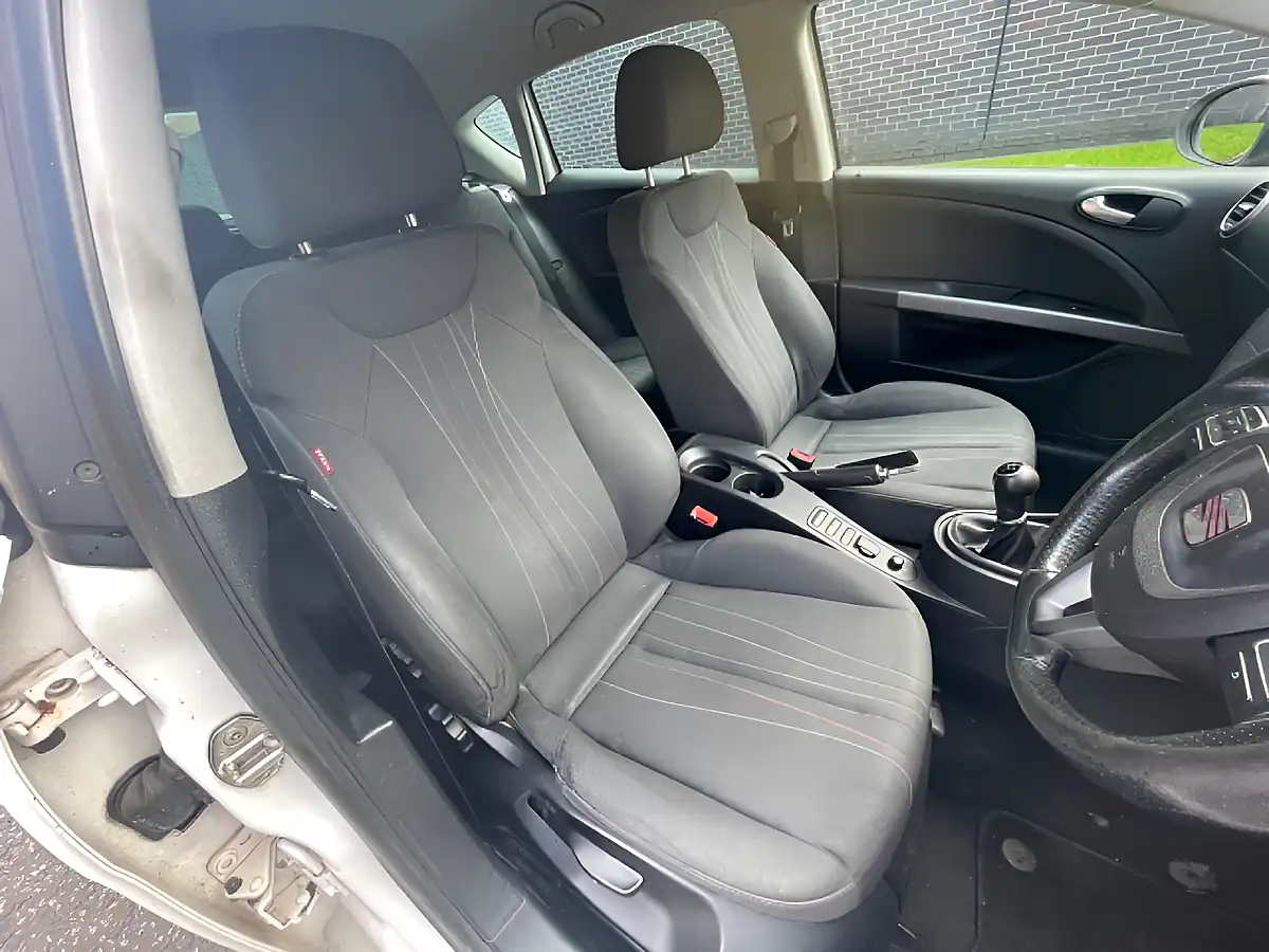 Used 2012 SEAT Leon Se Copa White - Interior and Exterior details 12