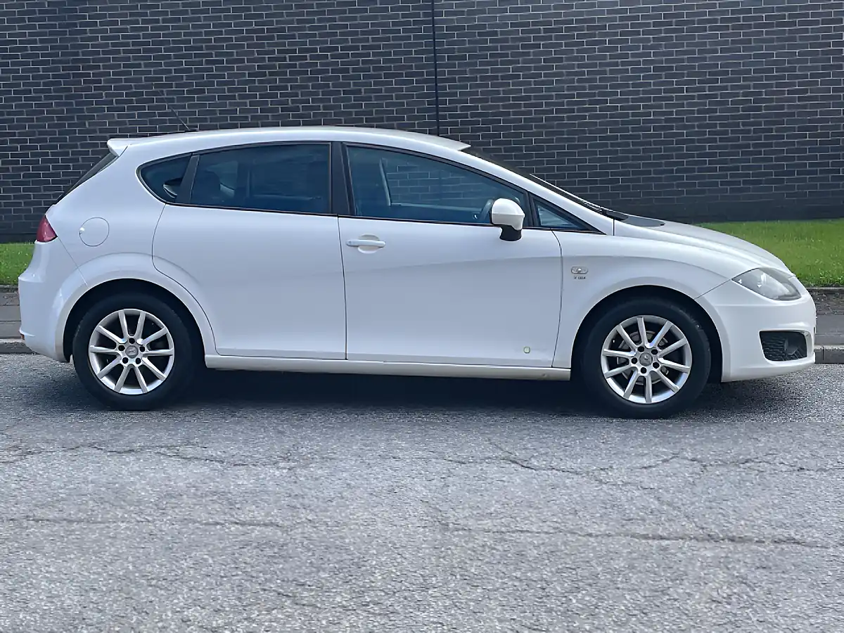Used 2012 SEAT Leon Se Copa White - Interior and Exterior details 2