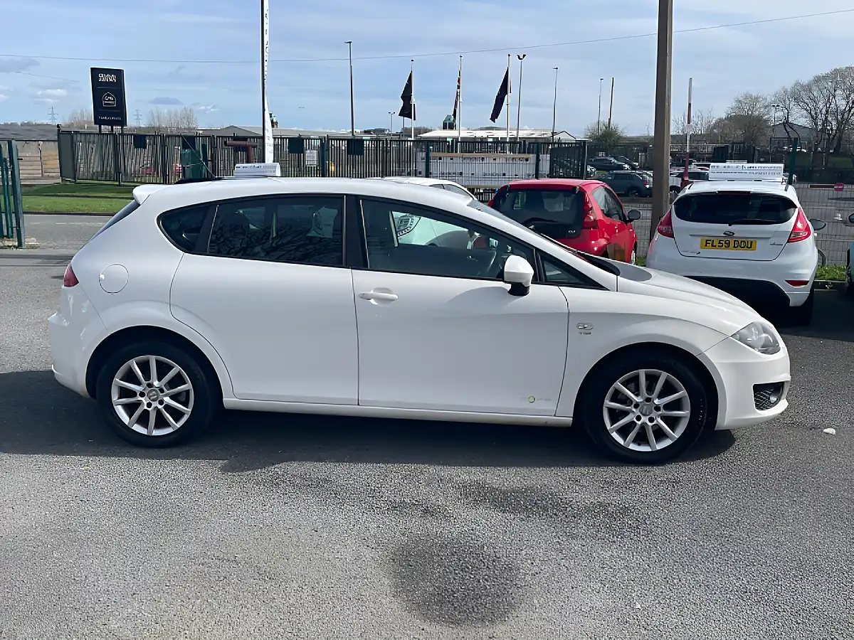 Used 2012 SEAT Leon Se Copa White - Interior and Exterior details 7