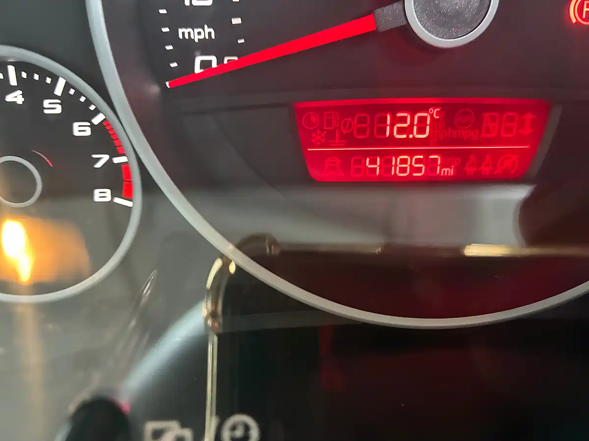 Used 2012 SEAT Mii Se Red - Interior and Exterior details 14