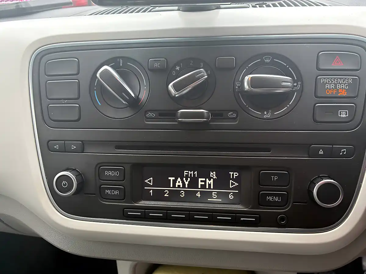 Used 2012 SEAT Mii Se Red - Interior and Exterior details 16