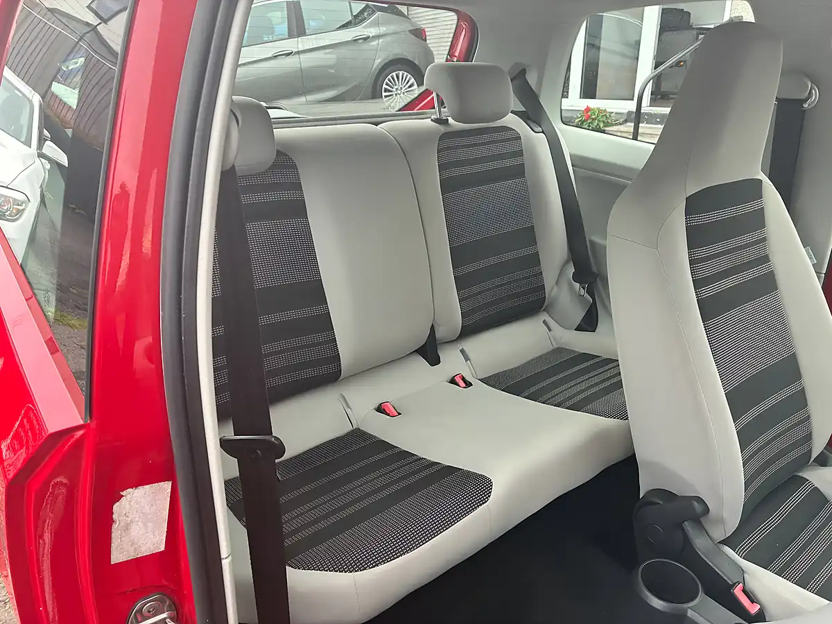 Used 2012 SEAT Mii Se Red - Interior and Exterior details 18