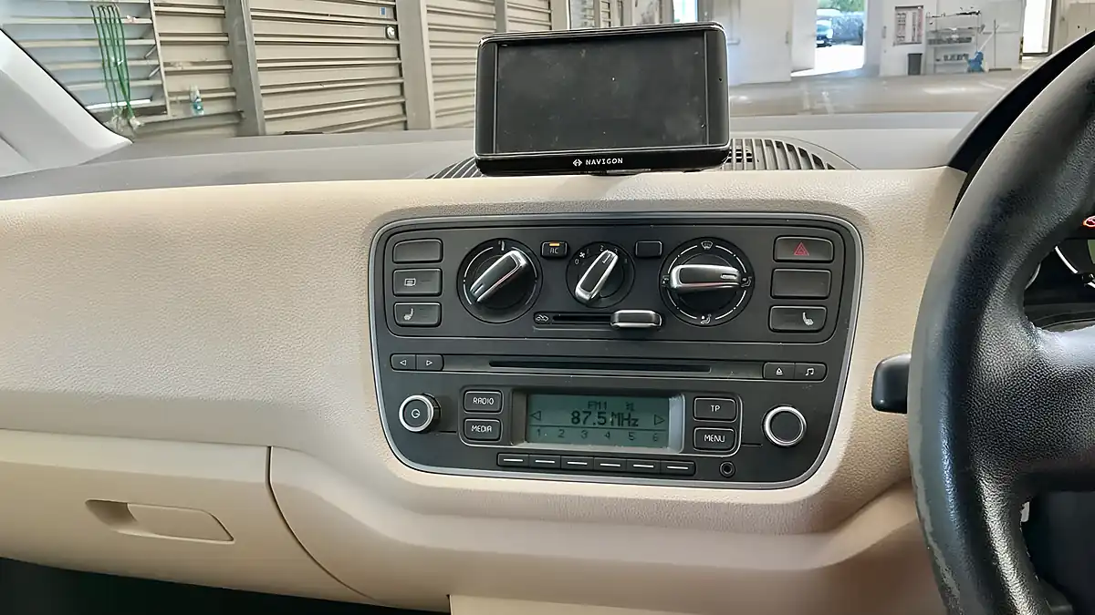 Used 2012 Skoda Citigo Elegance Green - Interior and Exterior details 9