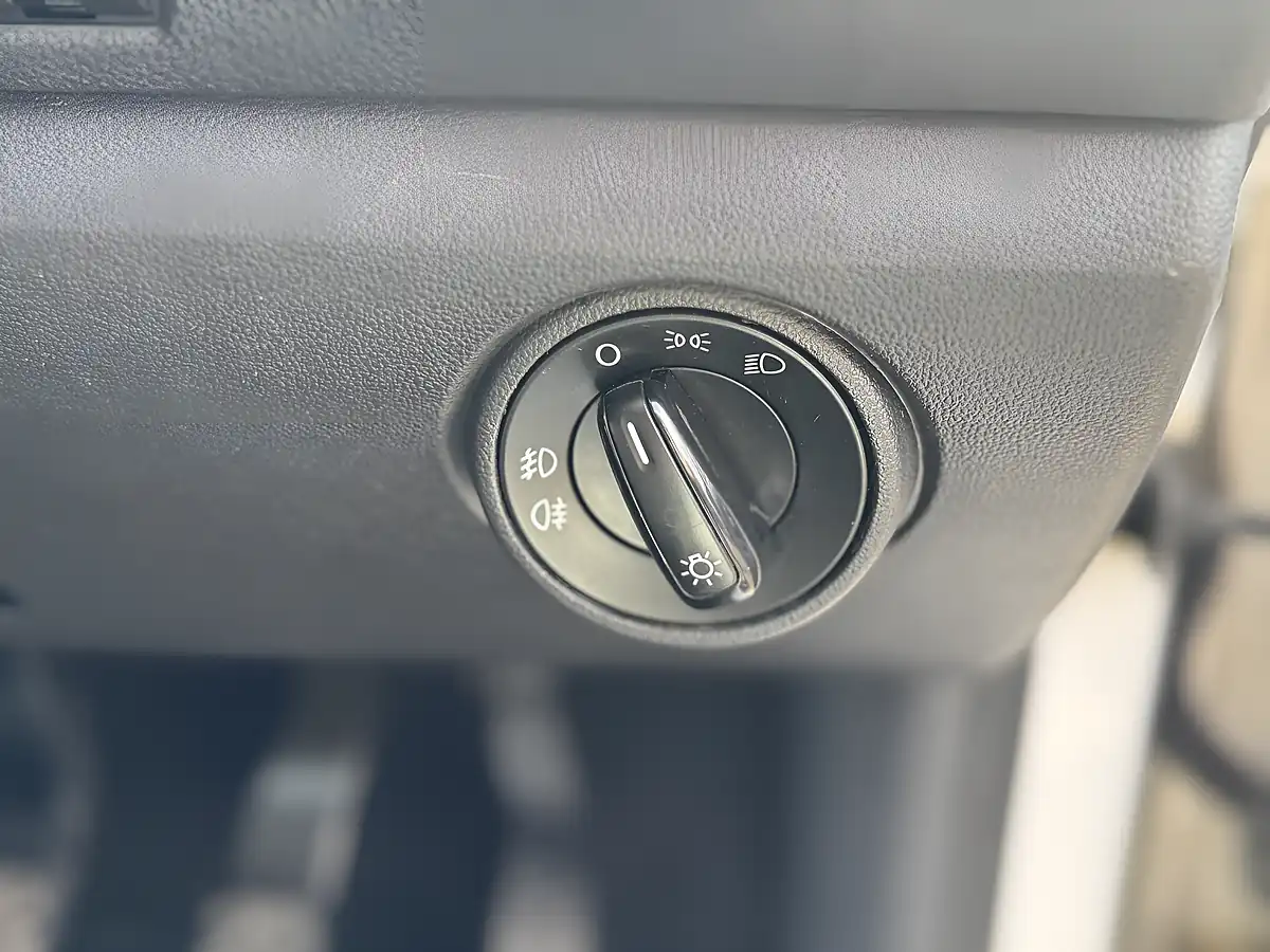 Used 2012 Skoda Citigo Elegance White - Interior and Exterior details 13