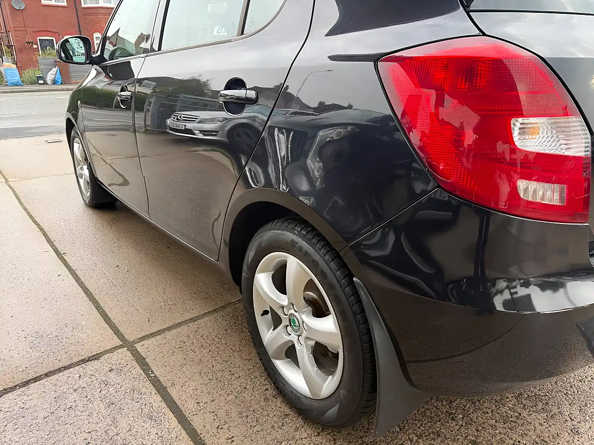 Used 2012 Skoda Fabia Greenline Ii Black - Interior and Exterior details 10