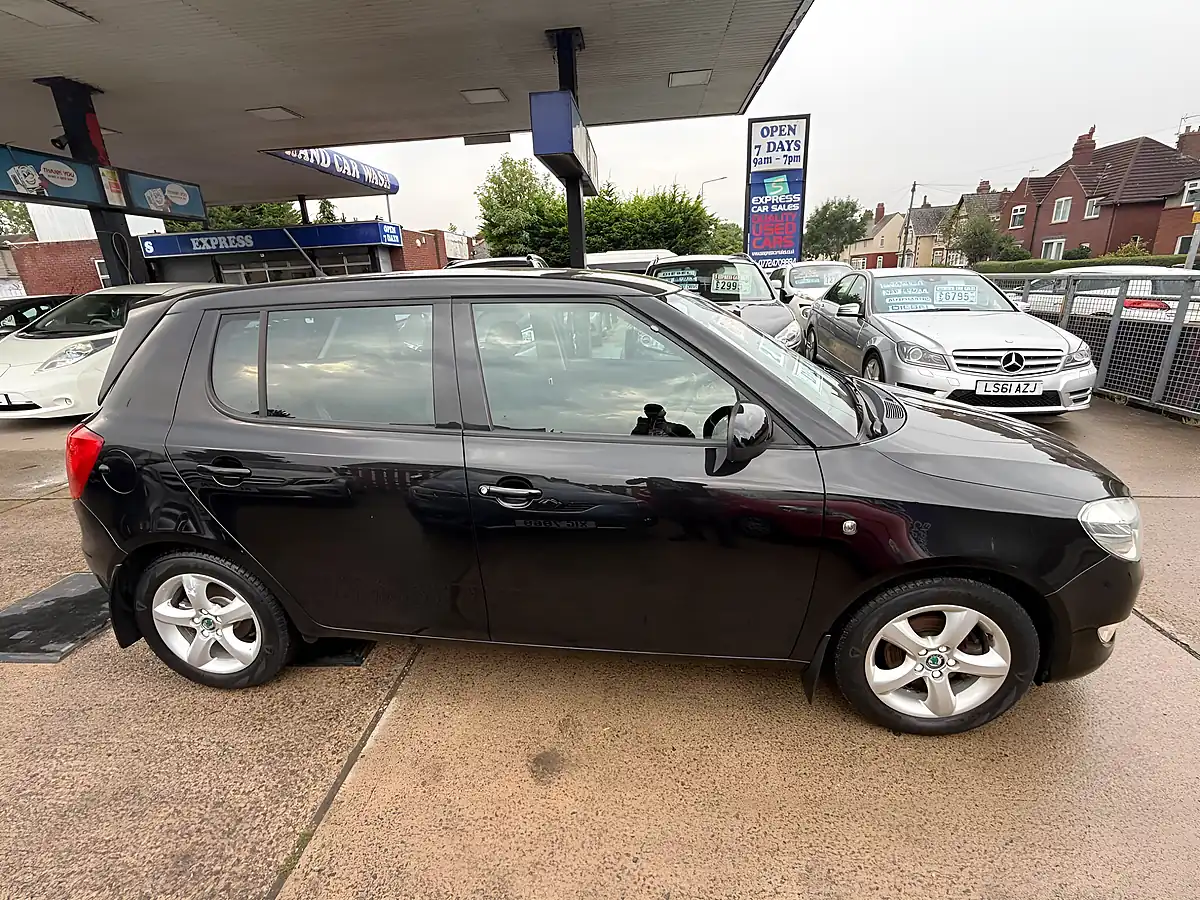 Used 2012 Skoda Fabia Greenline Ii Black - Interior and Exterior details 2