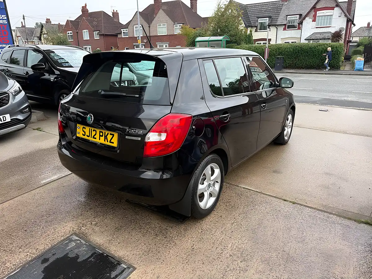 Used 2012 Skoda Fabia Greenline Ii Black - Interior and Exterior details 3