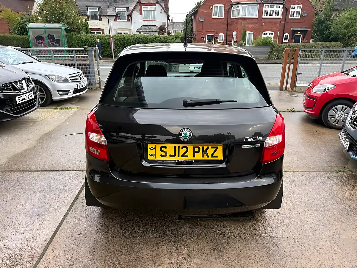 Used 2012 Skoda Fabia Greenline Ii Black - Interior and Exterior details 4