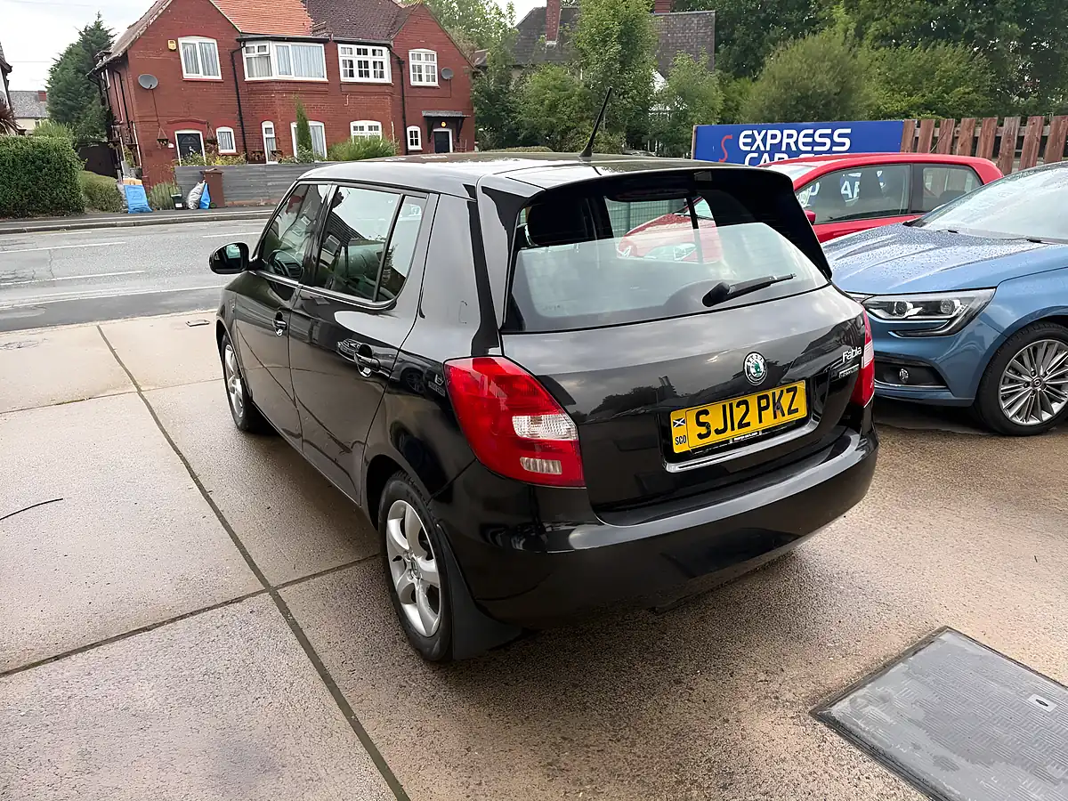 Used 2012 Skoda Fabia Greenline Ii Black - Interior and Exterior details 5