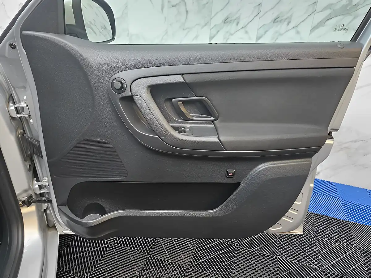 Used 2012 Skoda Fabia Greenline Ii Silver - Interior and Exterior details 20