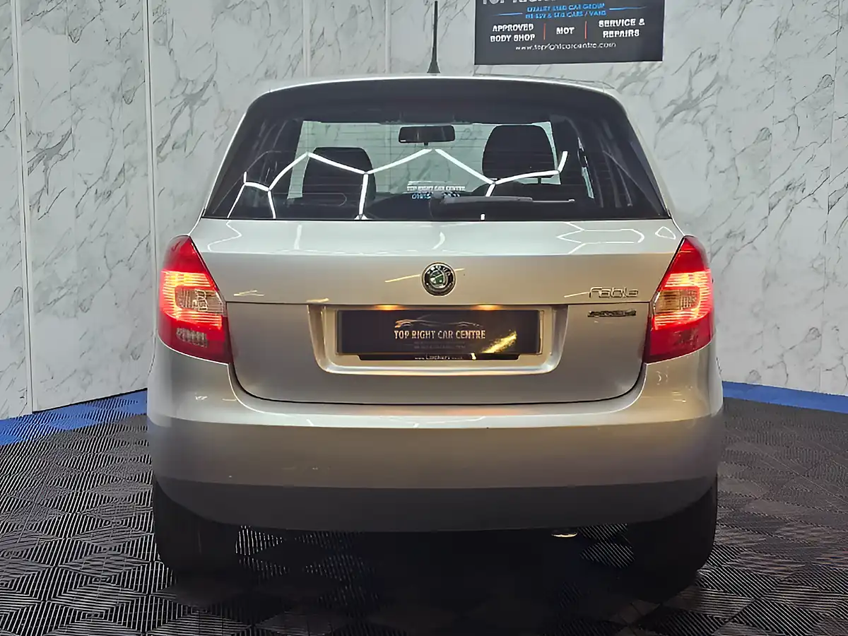 Used 2012 Skoda Fabia Greenline Ii Silver - Interior and Exterior details 5