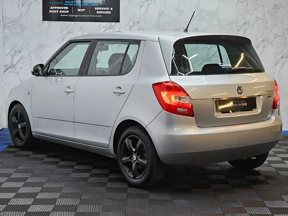 Used 2012 Skoda Fabia Greenline Ii Silver - Interior and Exterior details 6