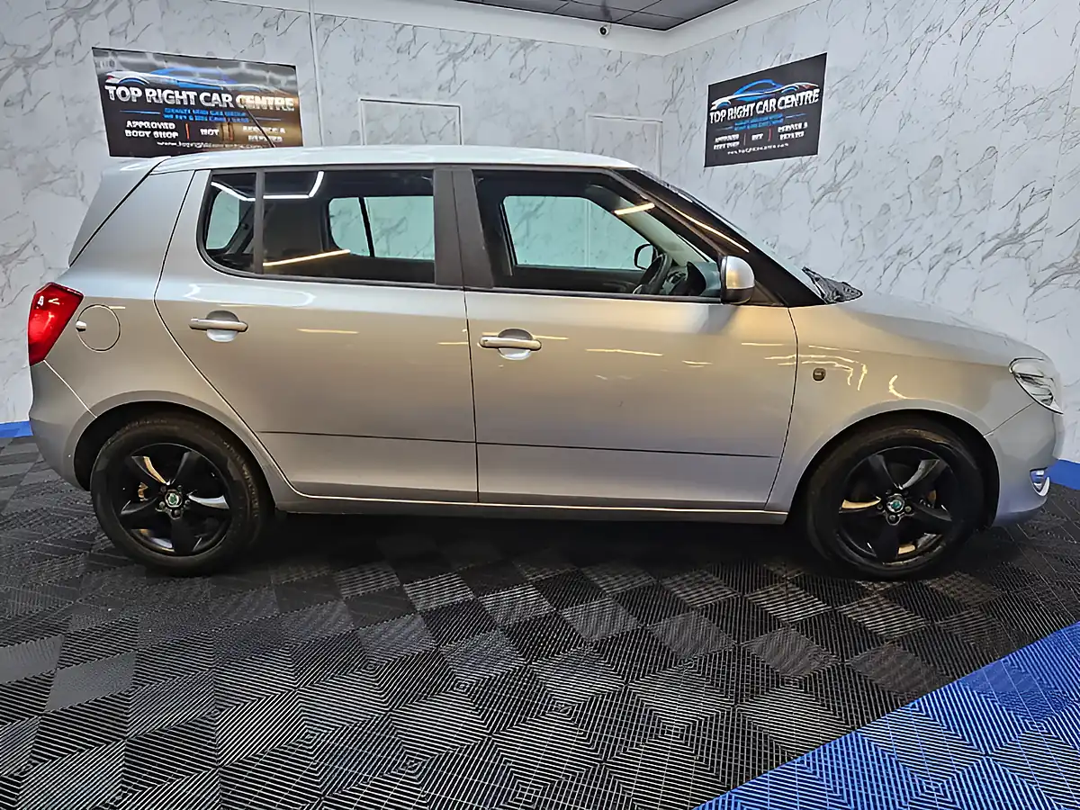 Used 2012 Skoda Fabia Greenline Ii Silver - Interior and Exterior details 7