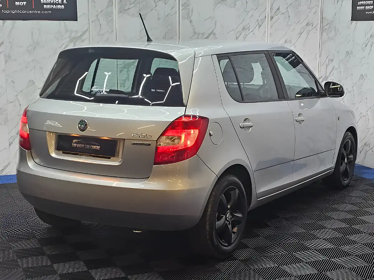 Used 2012 Skoda Fabia Greenline Ii Silver - Interior and Exterior details 8