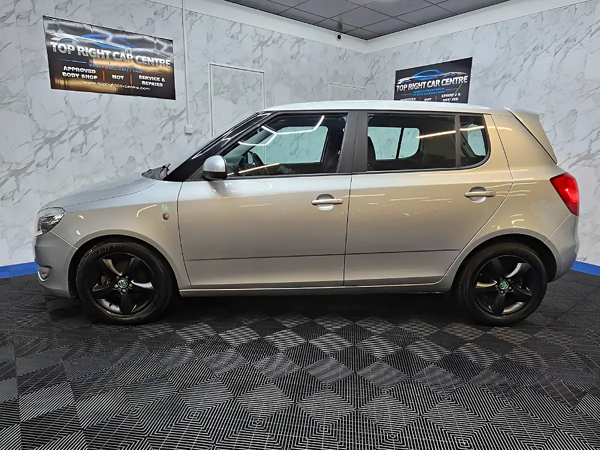 Used 2012 Skoda Fabia Greenline Ii Silver - Interior and Exterior details 9