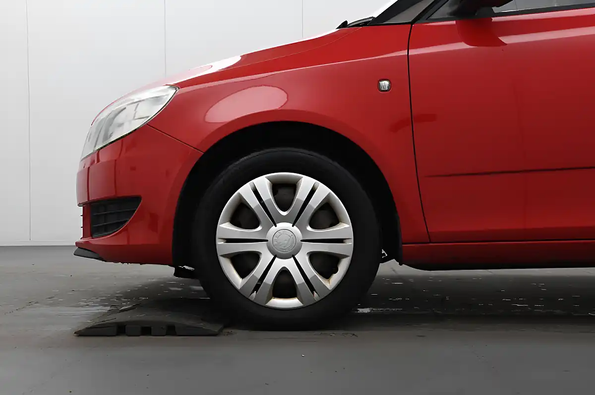 Used 2012 Skoda Fabia S Red - Interior and Exterior details 8