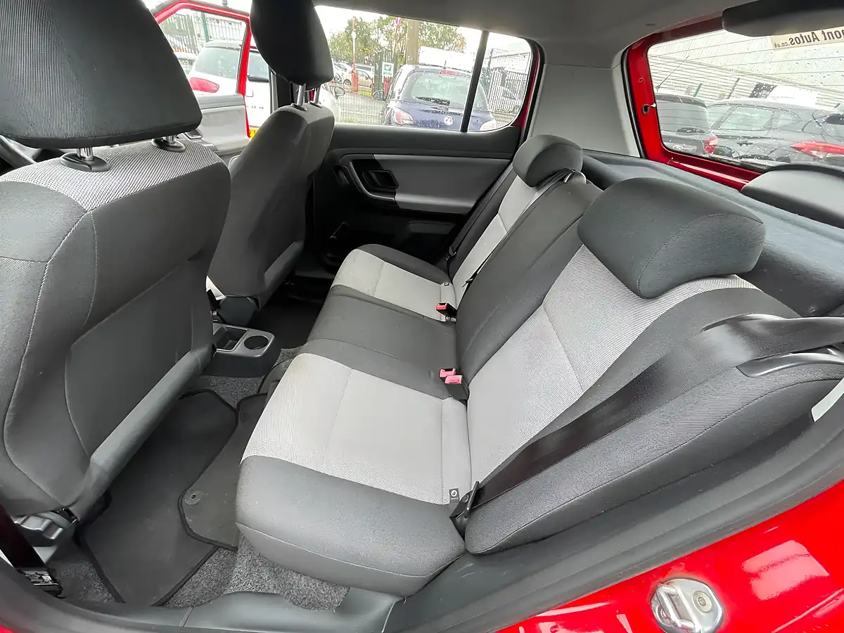 Used 2012 Skoda Fabia S Red - Interior and Exterior details 15