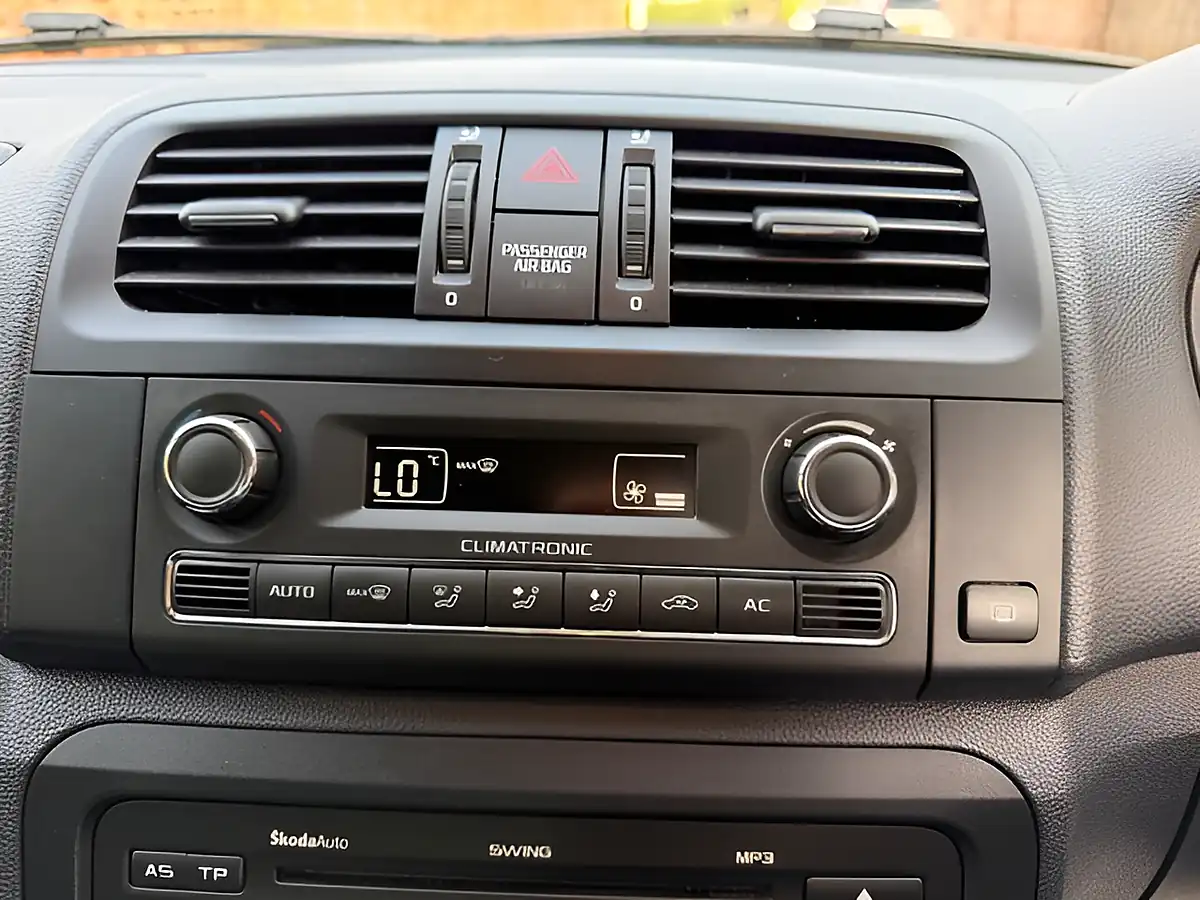 Used 2012 Skoda Fabia Se Plus White - Interior and Exterior details 11