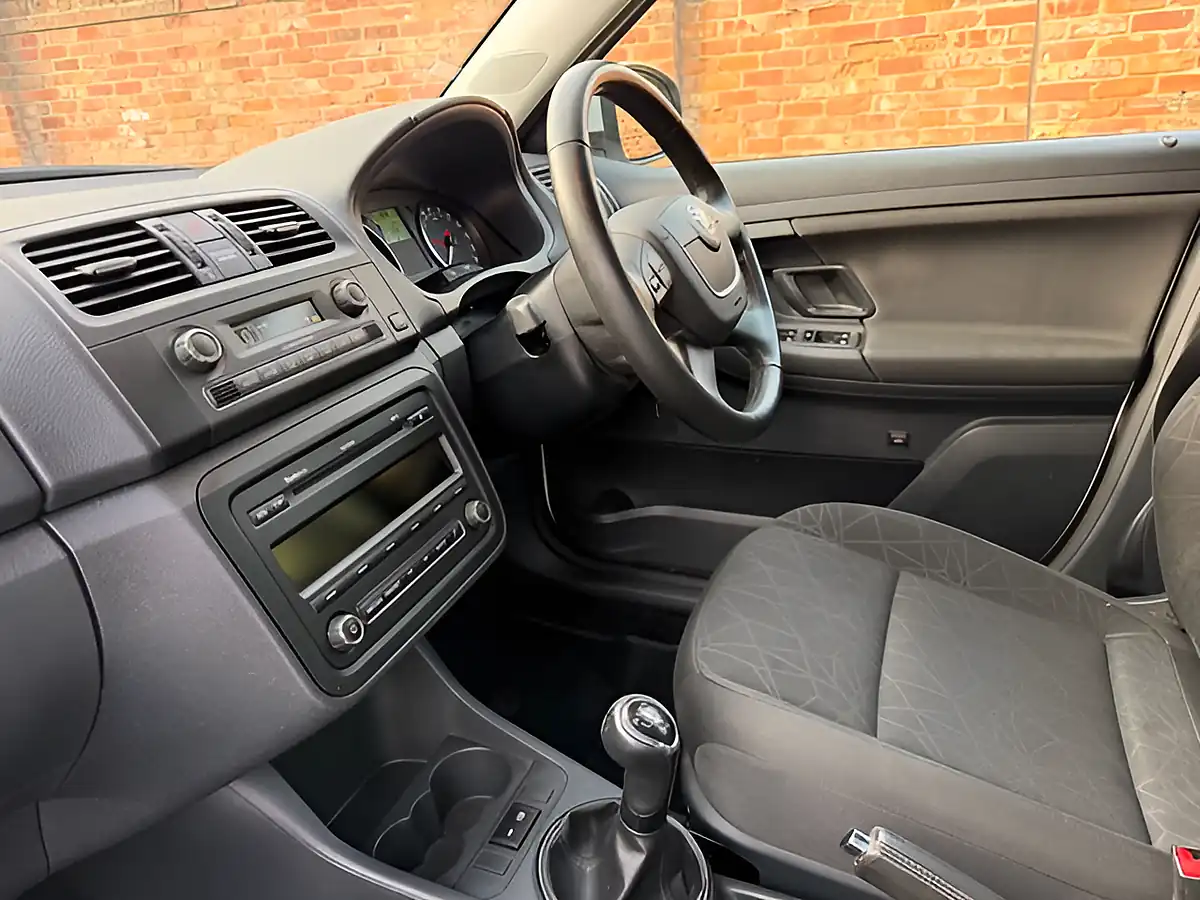Used 2012 Skoda Fabia Se Plus White - Interior and Exterior details 15