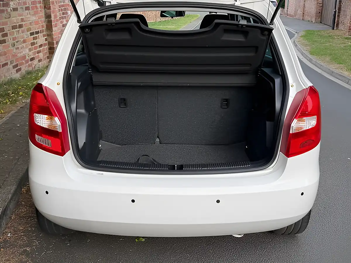 Used 2012 Skoda Fabia Se Plus White - Interior and Exterior details 17