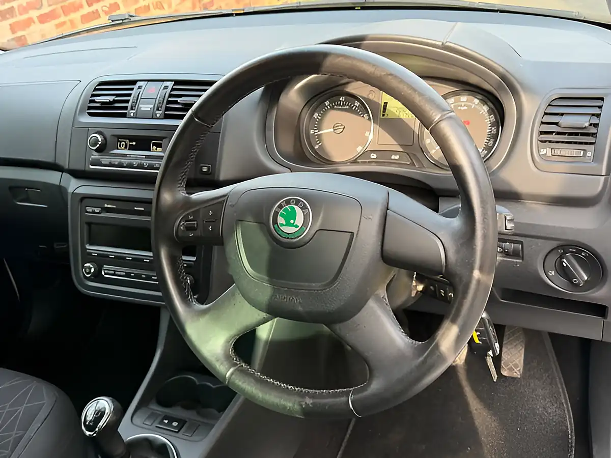 Used 2012 Skoda Fabia Se Plus White - Interior and Exterior details 3