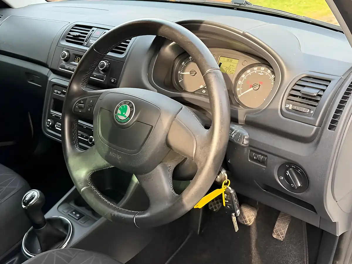 Used 2012 Skoda Fabia Se Plus White - Interior and Exterior details 6