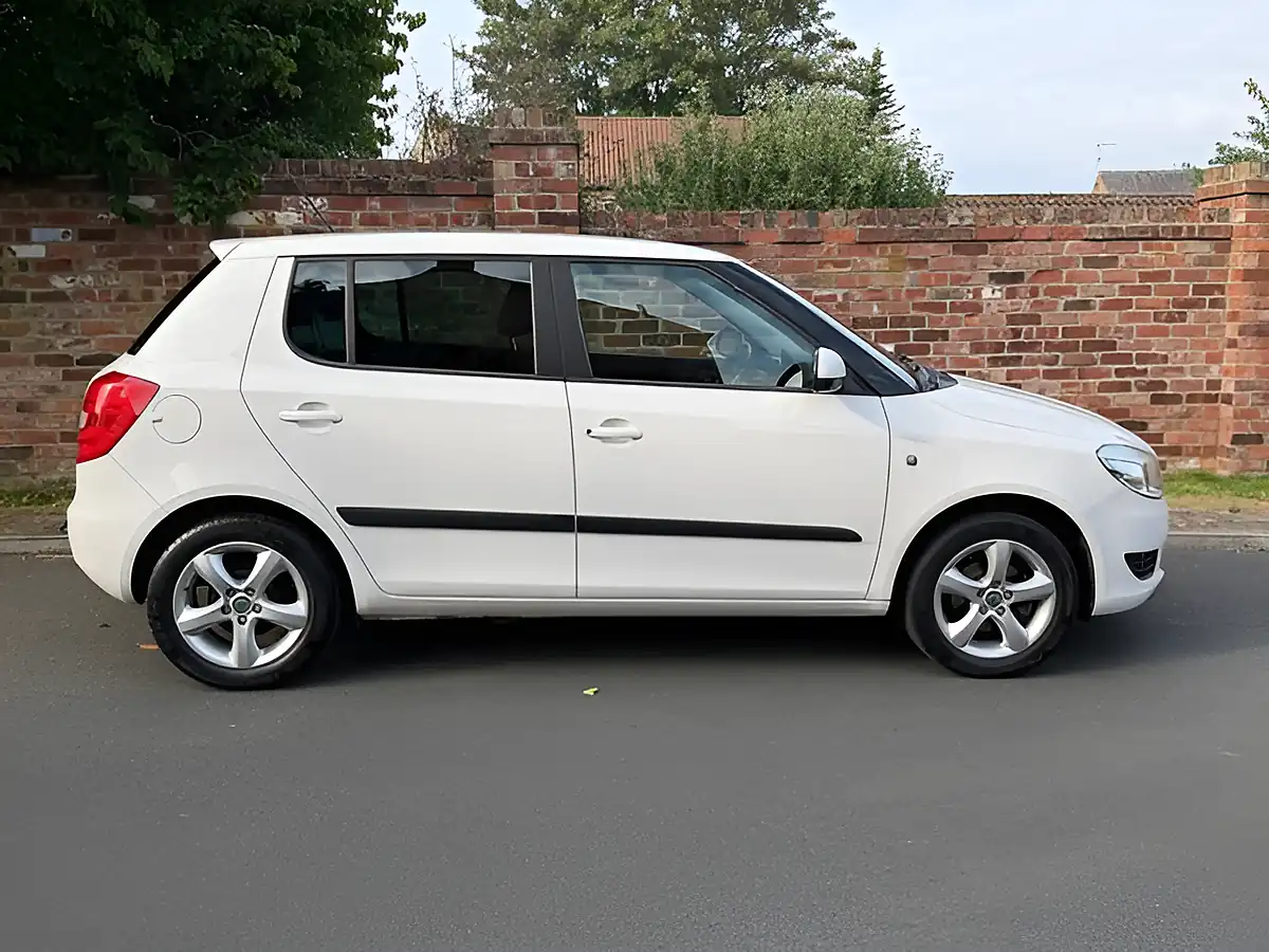 Used 2012 Skoda Fabia Se Plus White - Interior and Exterior details 7