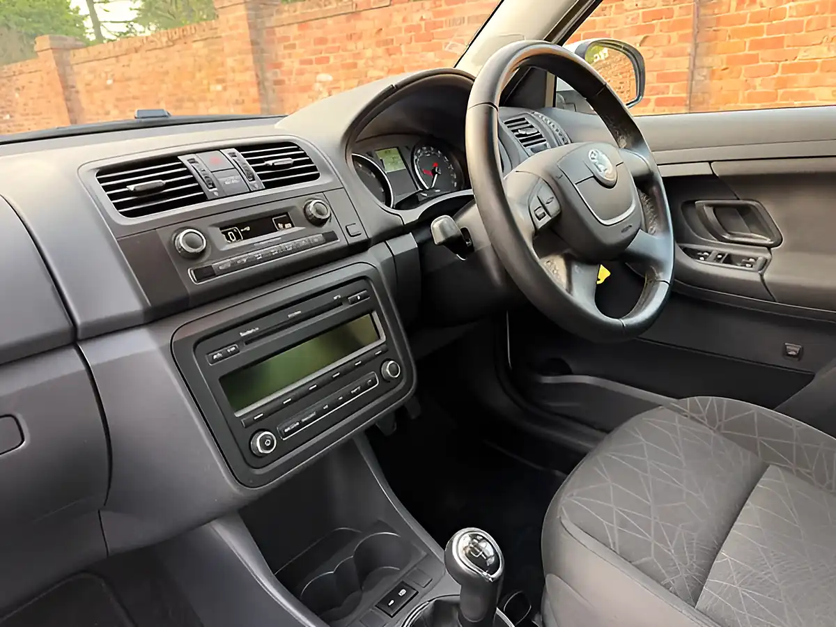 Used 2012 Skoda Fabia Se Plus White - Interior and Exterior details 9