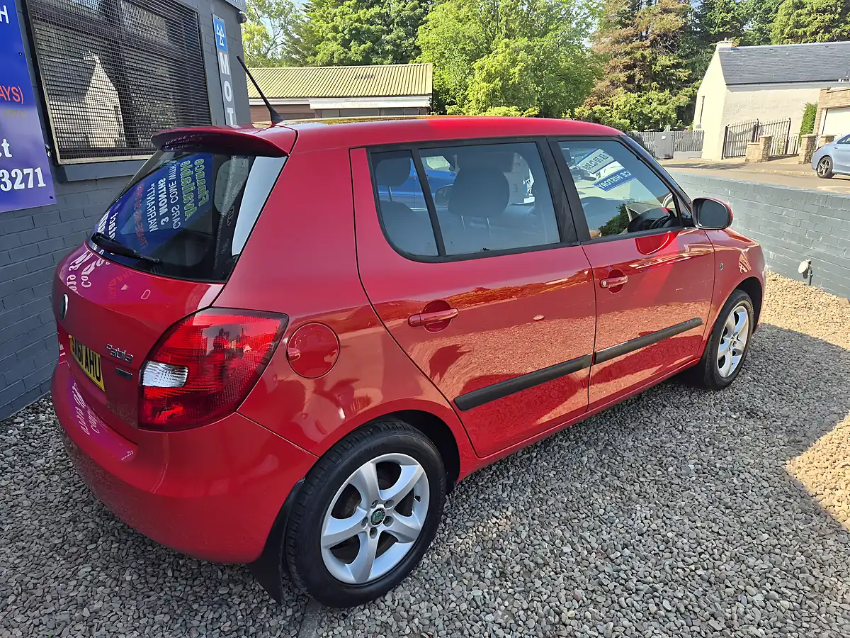 Used 2012 Skoda Fabia Se Red - Interior and Exterior details 6