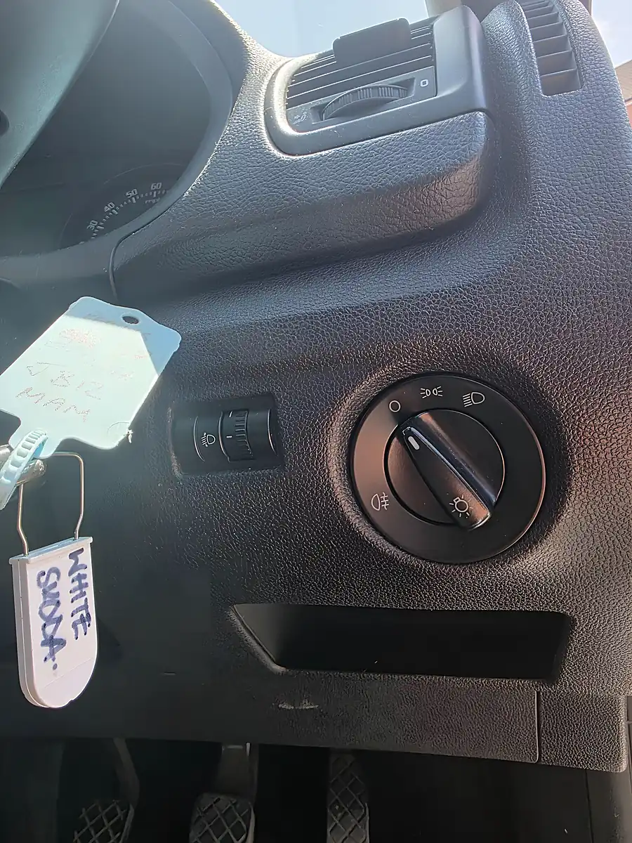 Used 2012 Skoda Fabia Se White - Interior and Exterior details 15