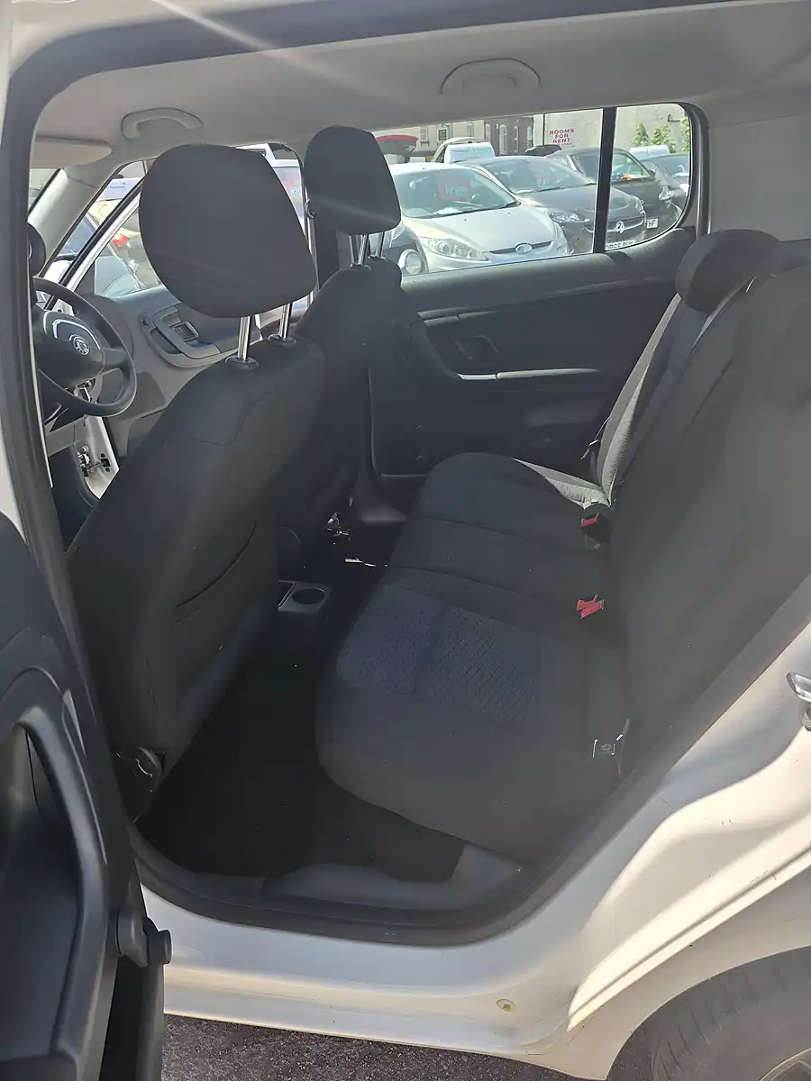Used 2012 Skoda Fabia Se White - Interior and Exterior details 20