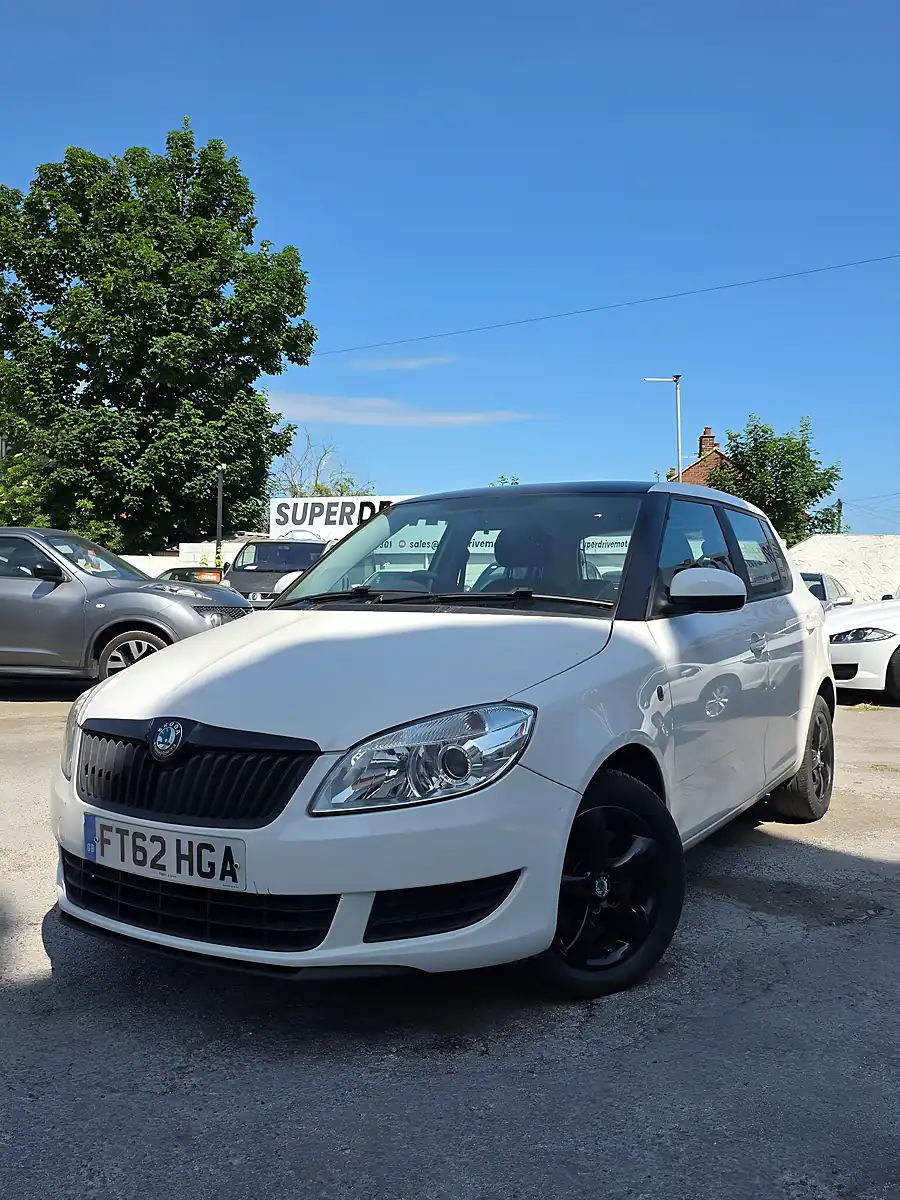 Used 2012 Skoda Fabia Se White - Interior and Exterior details 3