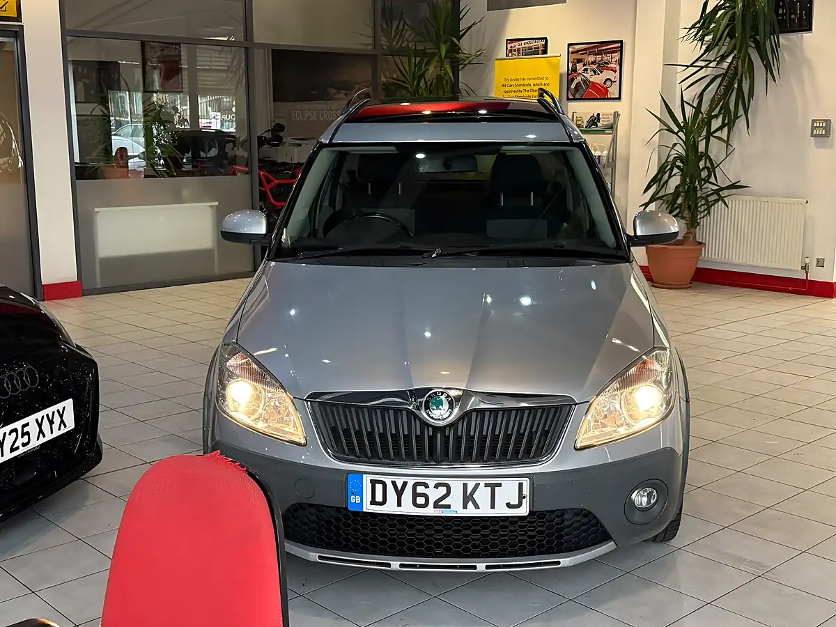 Used 2012 Skoda Roomster Scout Silver - Interior and Exterior details 5