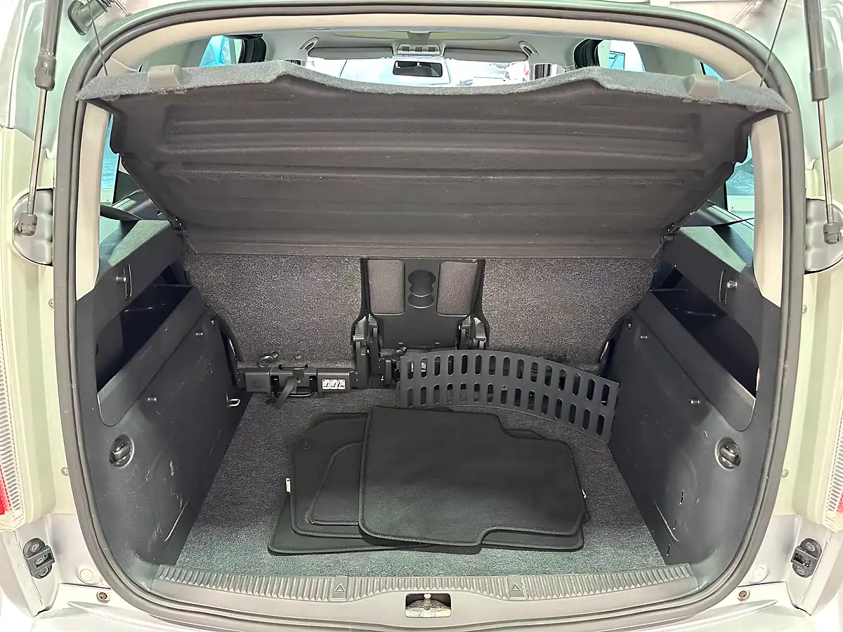 Used 2012 Skoda Roomster Se Silver - Interior and Exterior details 14