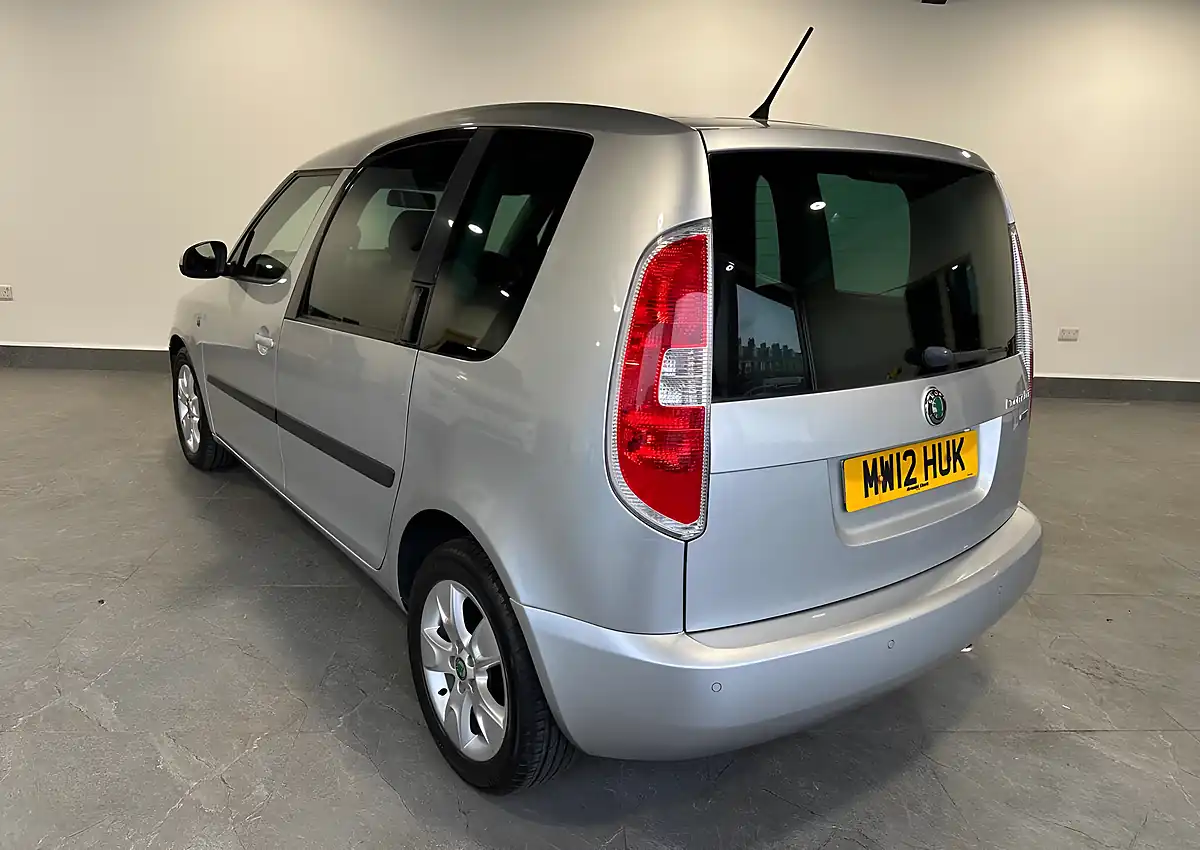 Used 2012 Skoda Roomster Se Silver - Interior and Exterior details 5