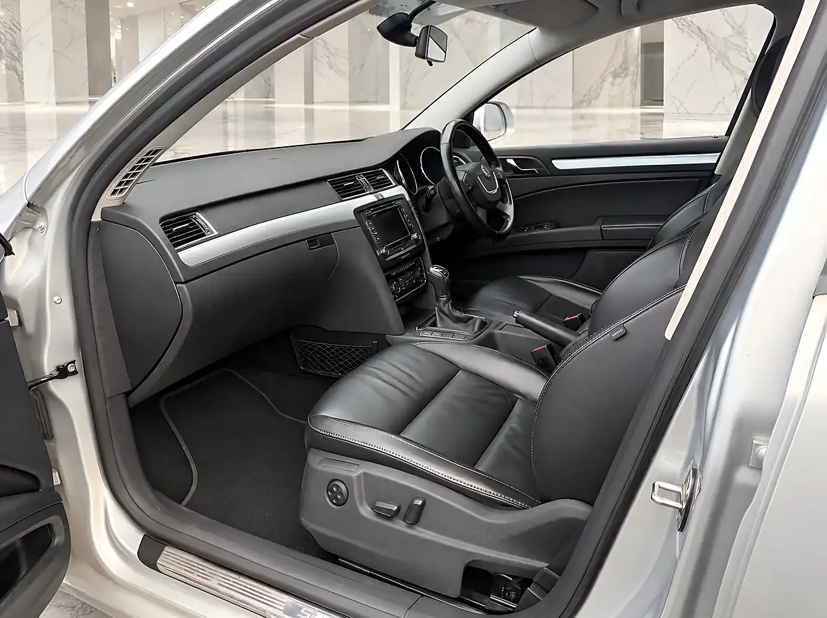 Used 2012 Skoda Superb Elegance Silver - Interior and Exterior details 11