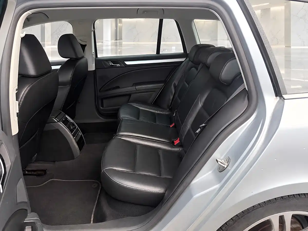 Used 2012 Skoda Superb Elegance Silver - Interior and Exterior details 12