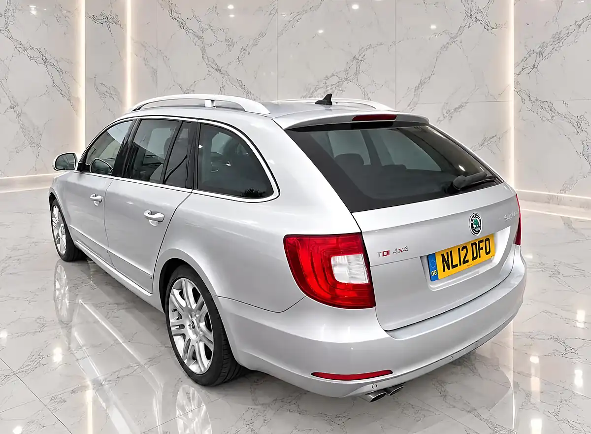 Used 2012 Skoda Superb Elegance Silver - Interior and Exterior details 5