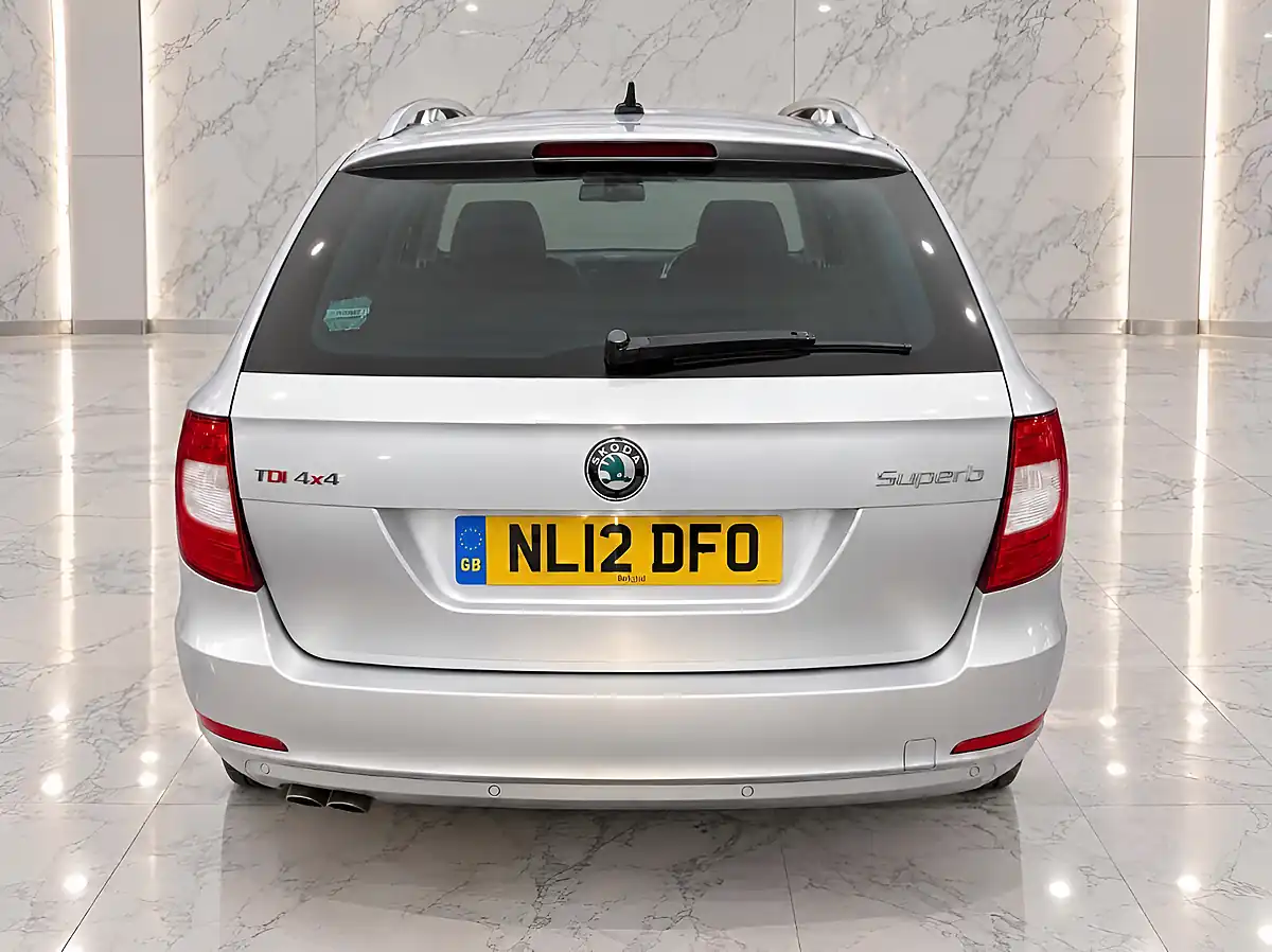 Used 2012 Skoda Superb Elegance Silver - Interior and Exterior details 6