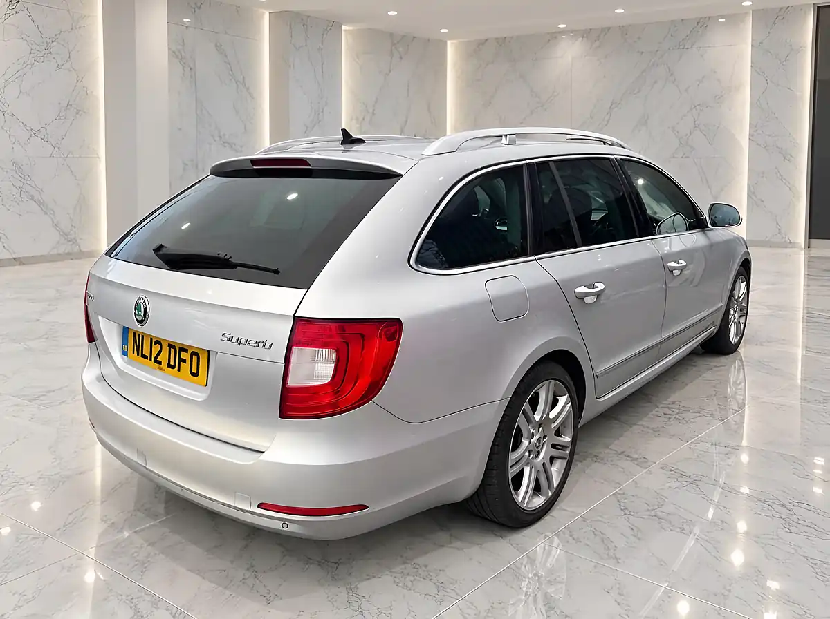 Used 2012 Skoda Superb Elegance Silver - Interior and Exterior details 7