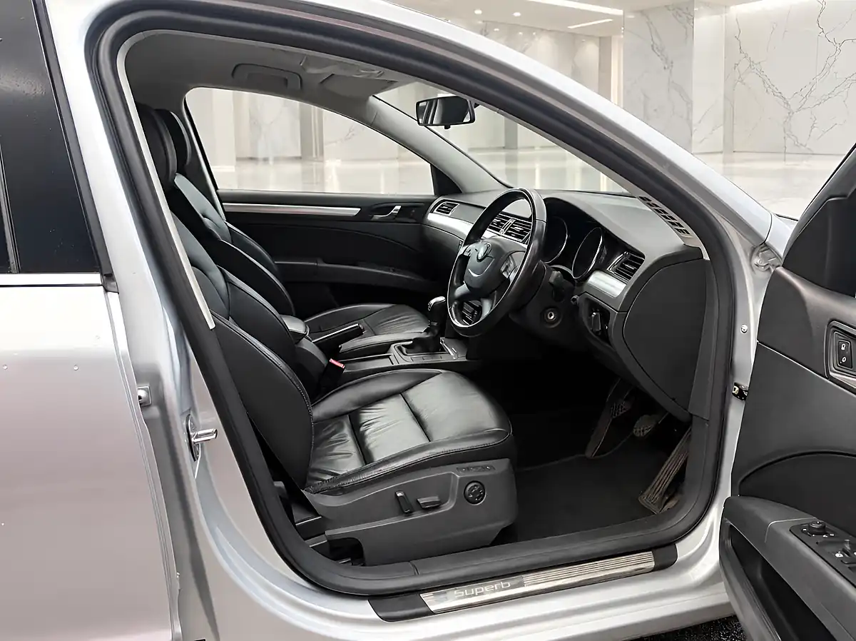 Used 2012 Skoda Superb Elegance Silver - Interior and Exterior details 9