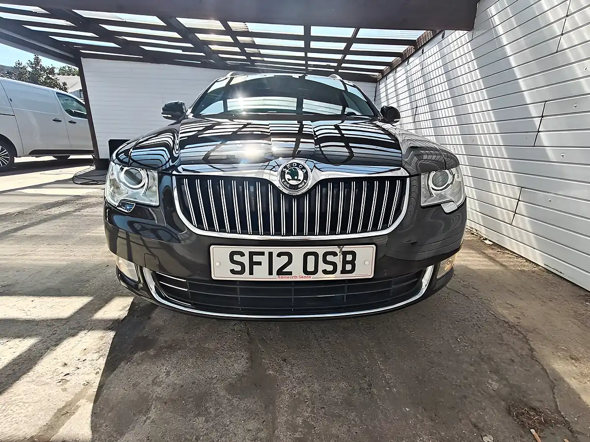 Used 2012 Skoda Superb Laurin & Klement Brown - Interior and Exterior details 10