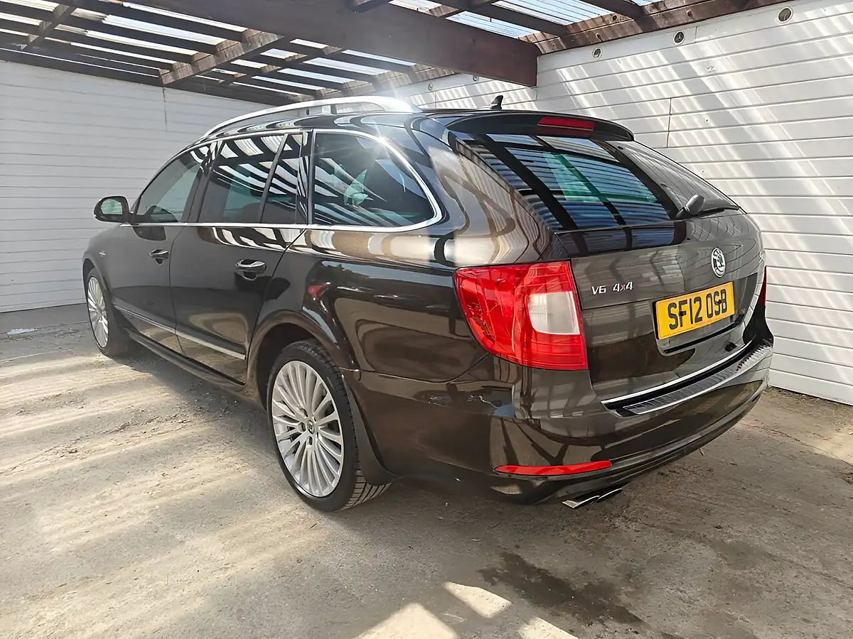 Used 2012 Skoda Superb Laurin & Klement Brown - Interior and Exterior details 11