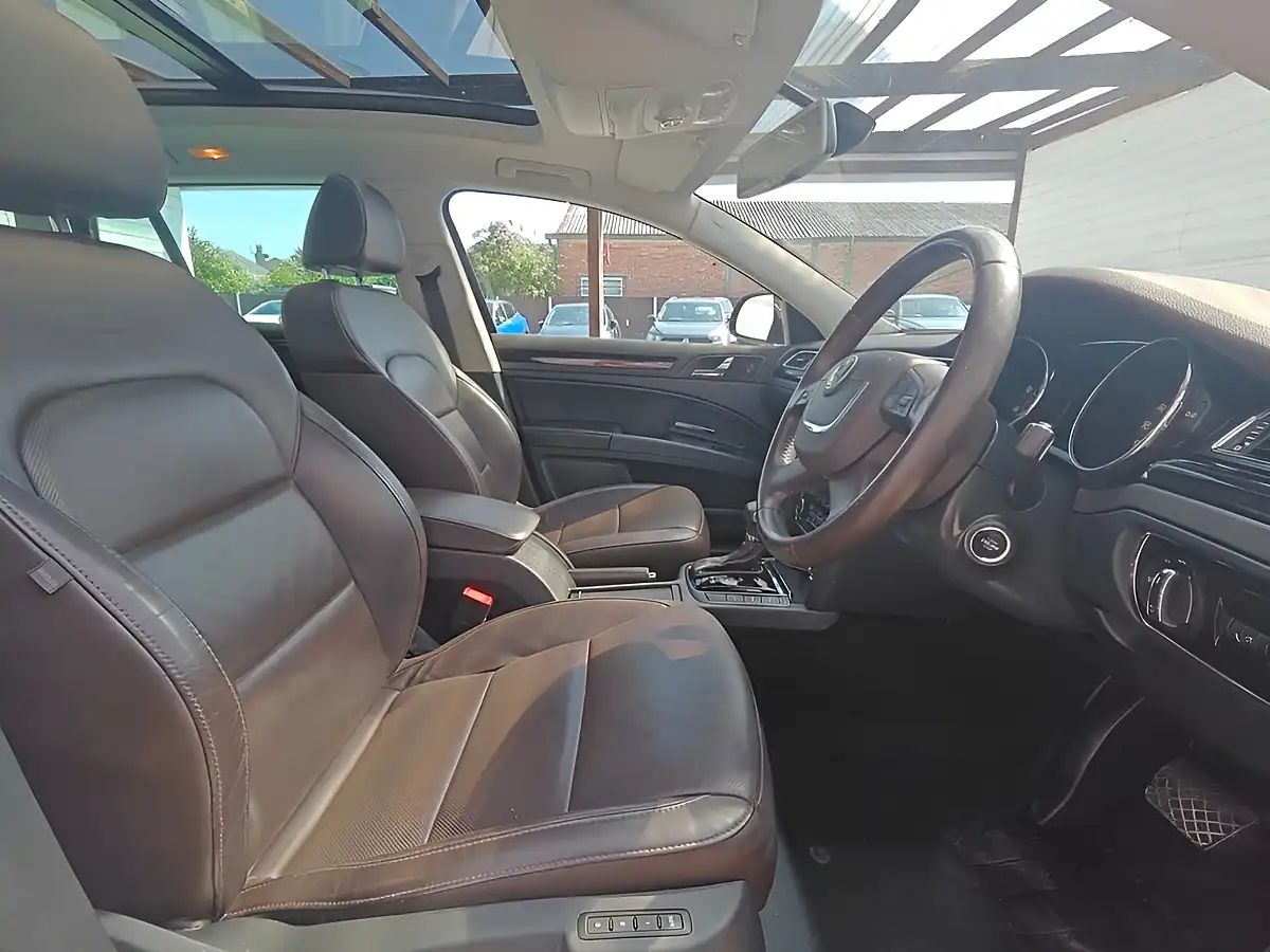 Used 2012 Skoda Superb Laurin & Klement Brown - Interior and Exterior details 13
