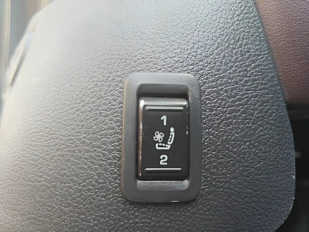 Used 2012 Skoda Superb Laurin & Klement Brown - Interior and Exterior details 17