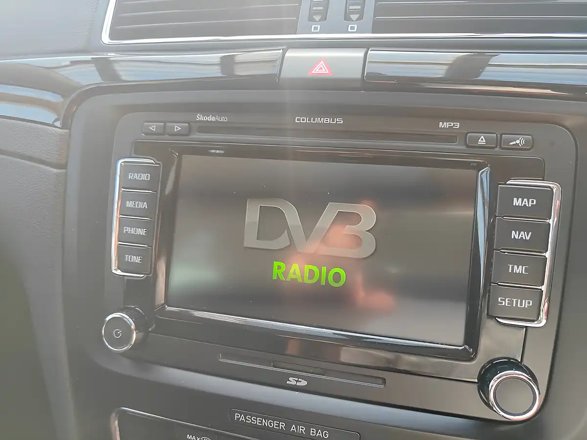 Used 2012 Skoda Superb Laurin & Klement Brown - Interior and Exterior details 19