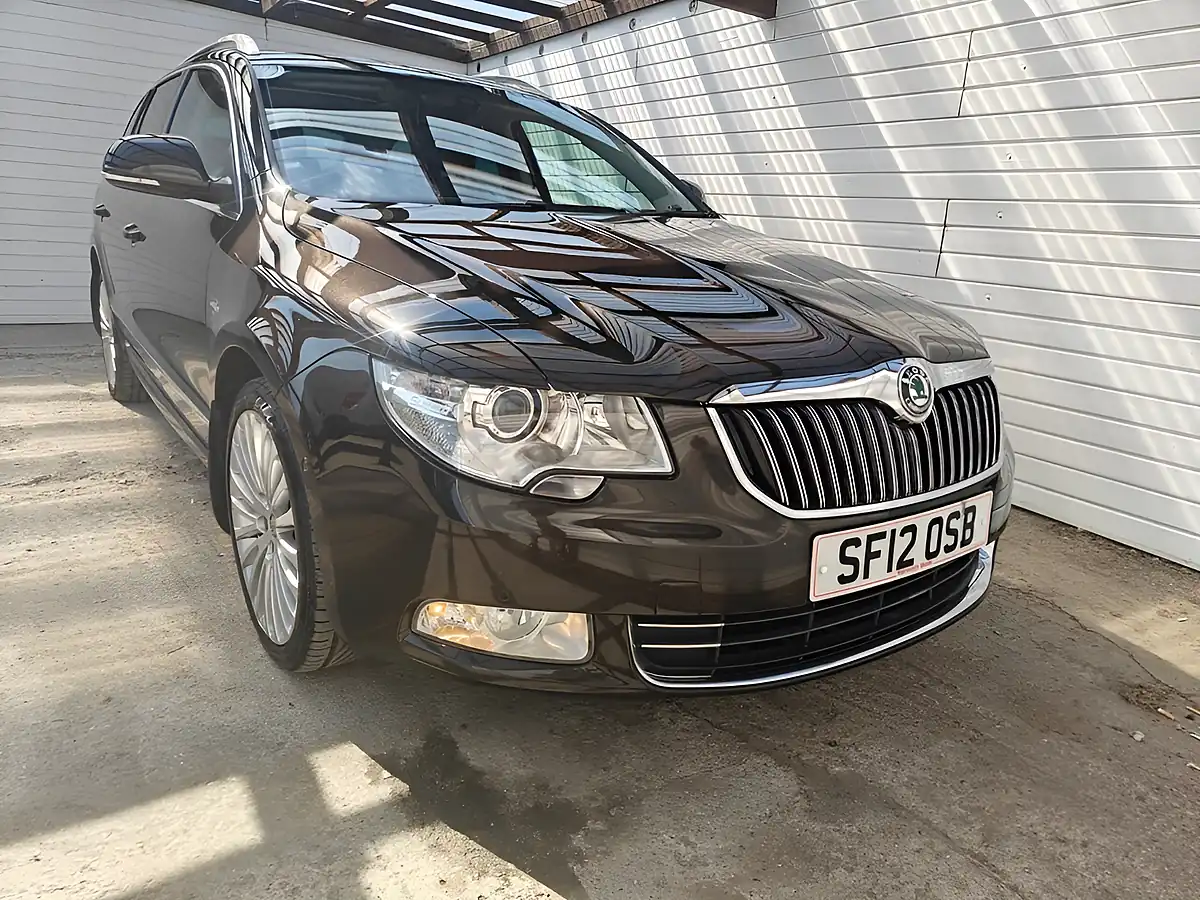 Used 2012 Skoda Superb Laurin & Klement Brown - Interior and Exterior details 6