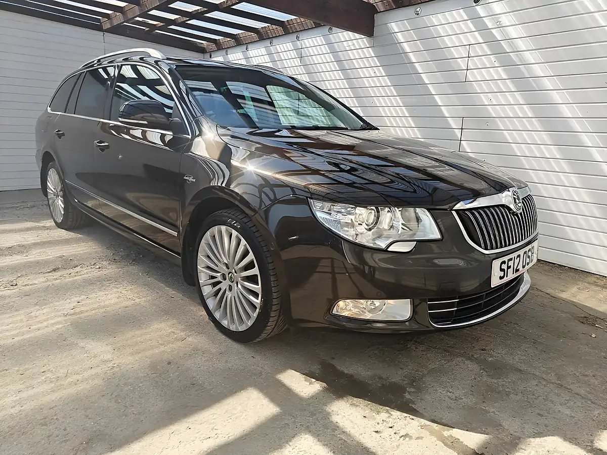 Used 2012 Skoda Superb Laurin & Klement Brown - Interior and Exterior details 7